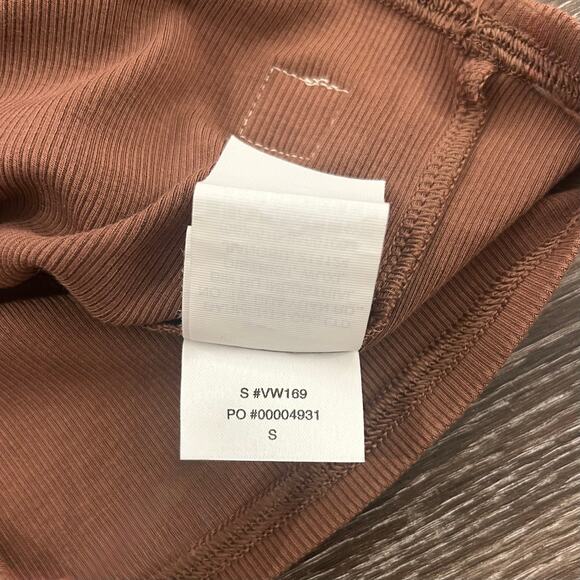 Vuori Pose Fitted Tee Hazelnut Ribbed Short Sleeve Modal Blend Top Small EUC - Picture 13 of 15